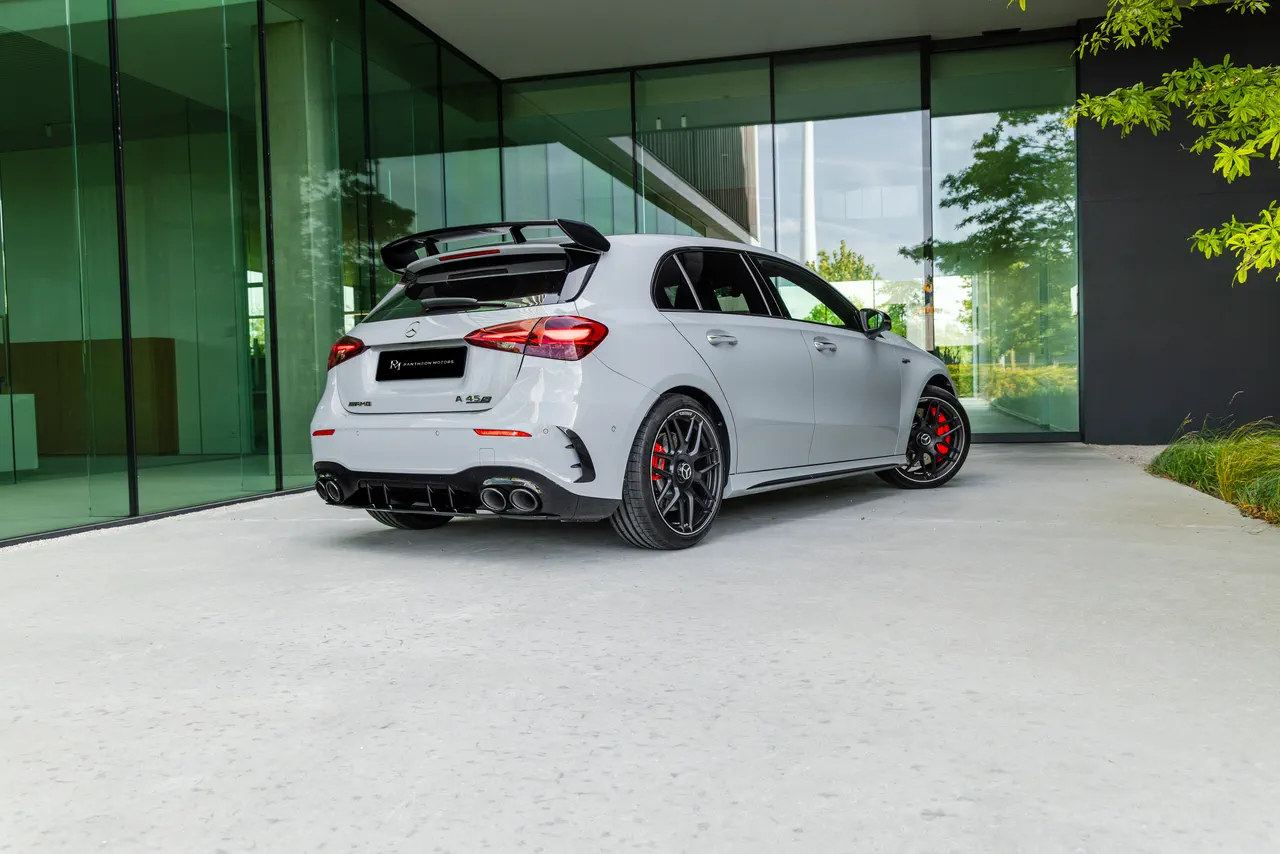 Mercedes-AMG A45 S de l'agence, vue arrière